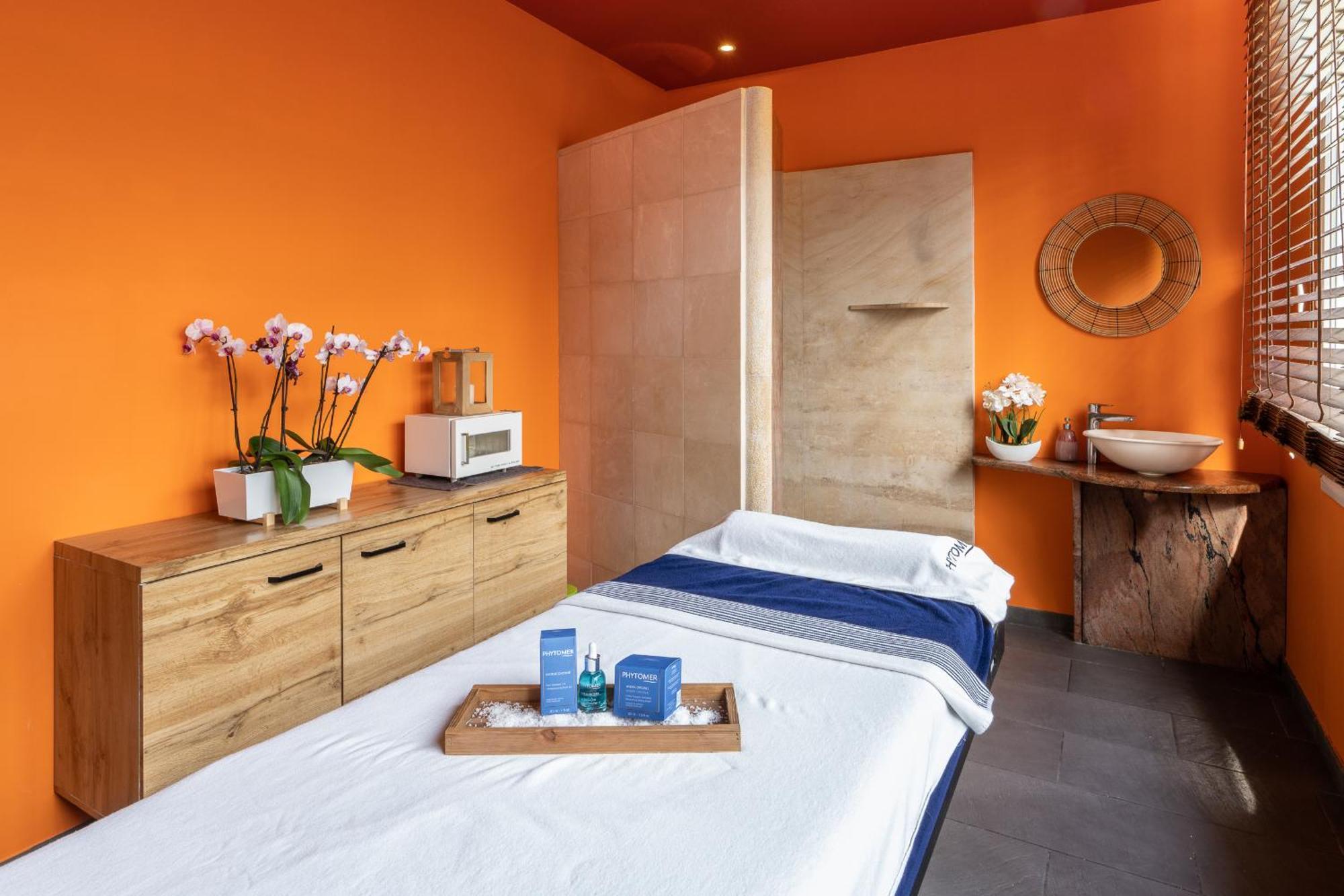 Le Manoir De La Poterie & Spa Cricquebœuf Esterno foto