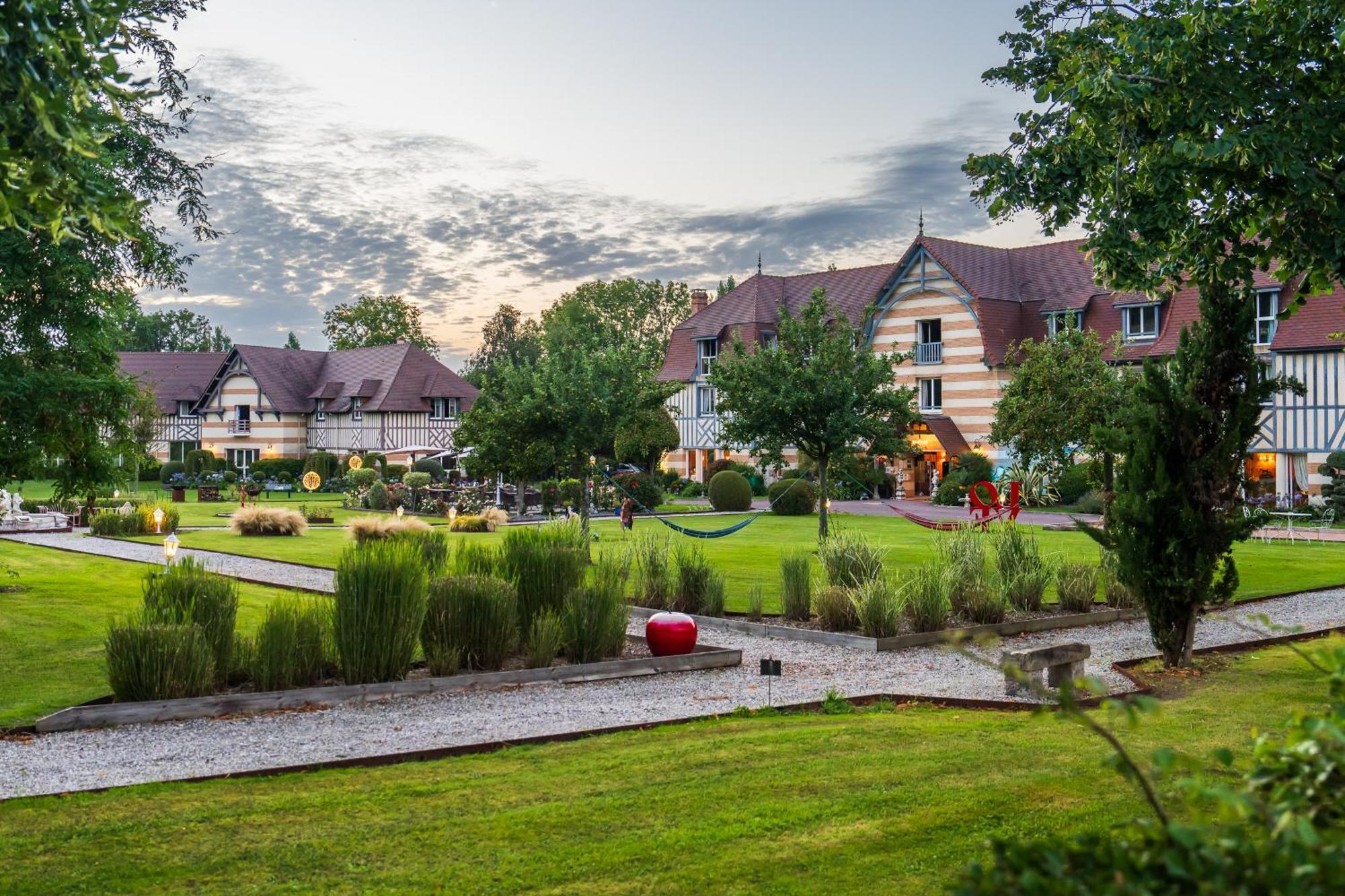 Le Manoir De La Poterie & Spa Cricquebœuf Esterno foto